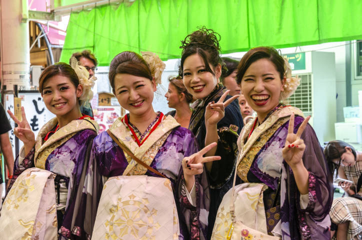 179 - Kanazawa - japonesas con traje tradicional